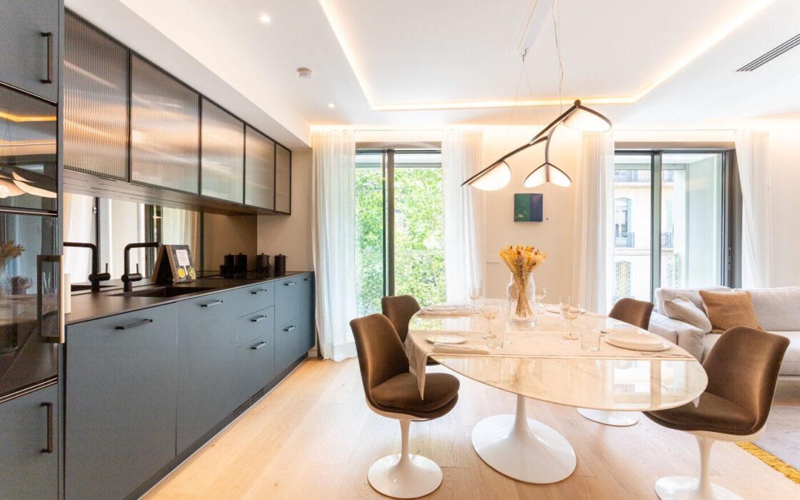 Премиальные апартаменты с террасой в Эшампле Барселона 120 кв.м