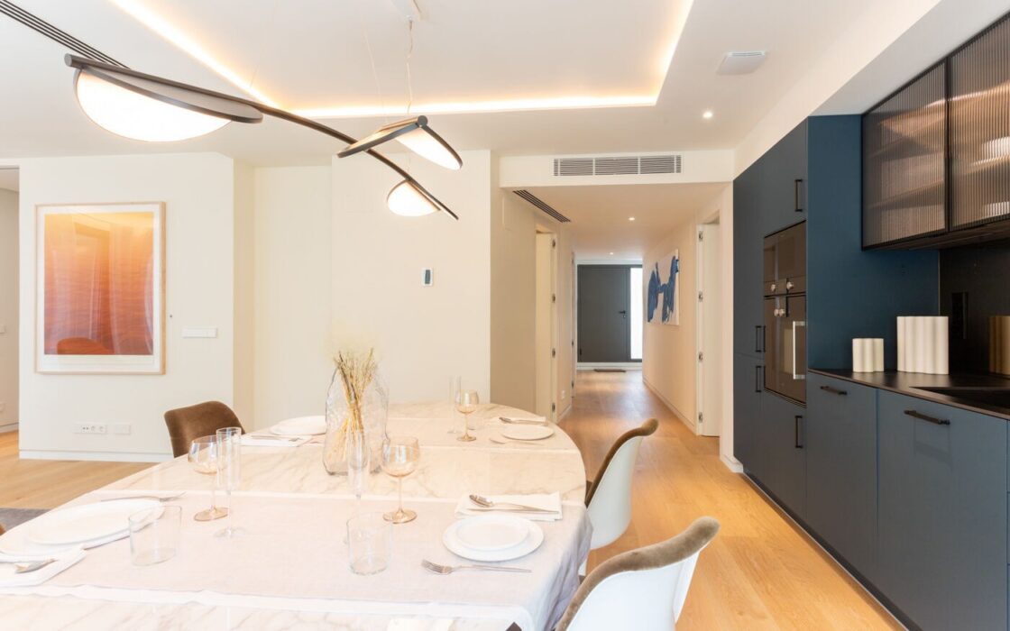 Премиальные апартаменты с террасой в Эшампле Барселона 120 кв.м