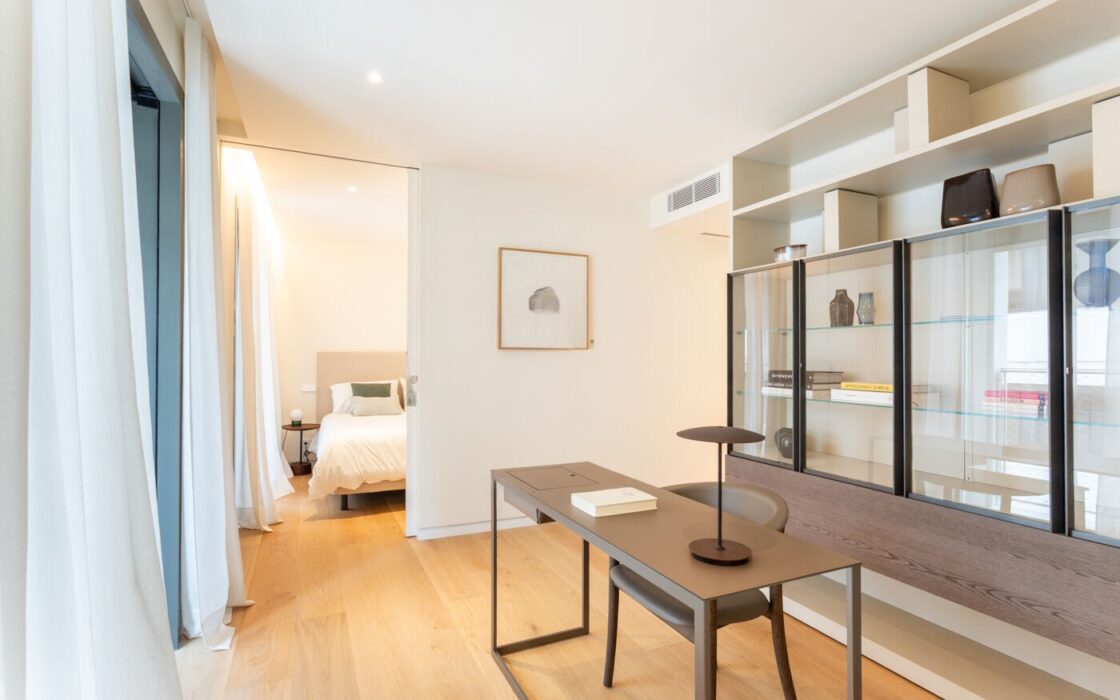 Премиальные апартаменты с террасой в Эшампле Барселона 120 кв.м