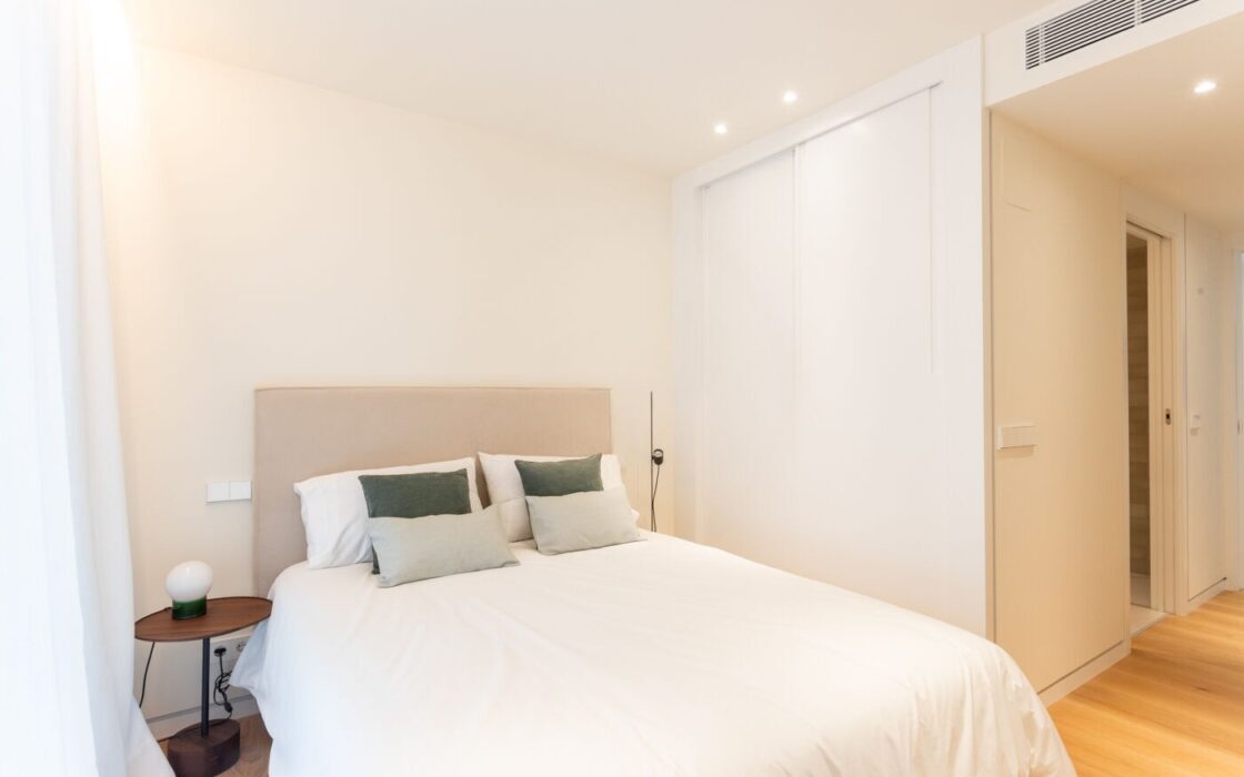 Премиальные апартаменты с террасой в Эшампле Барселона 120 кв.м