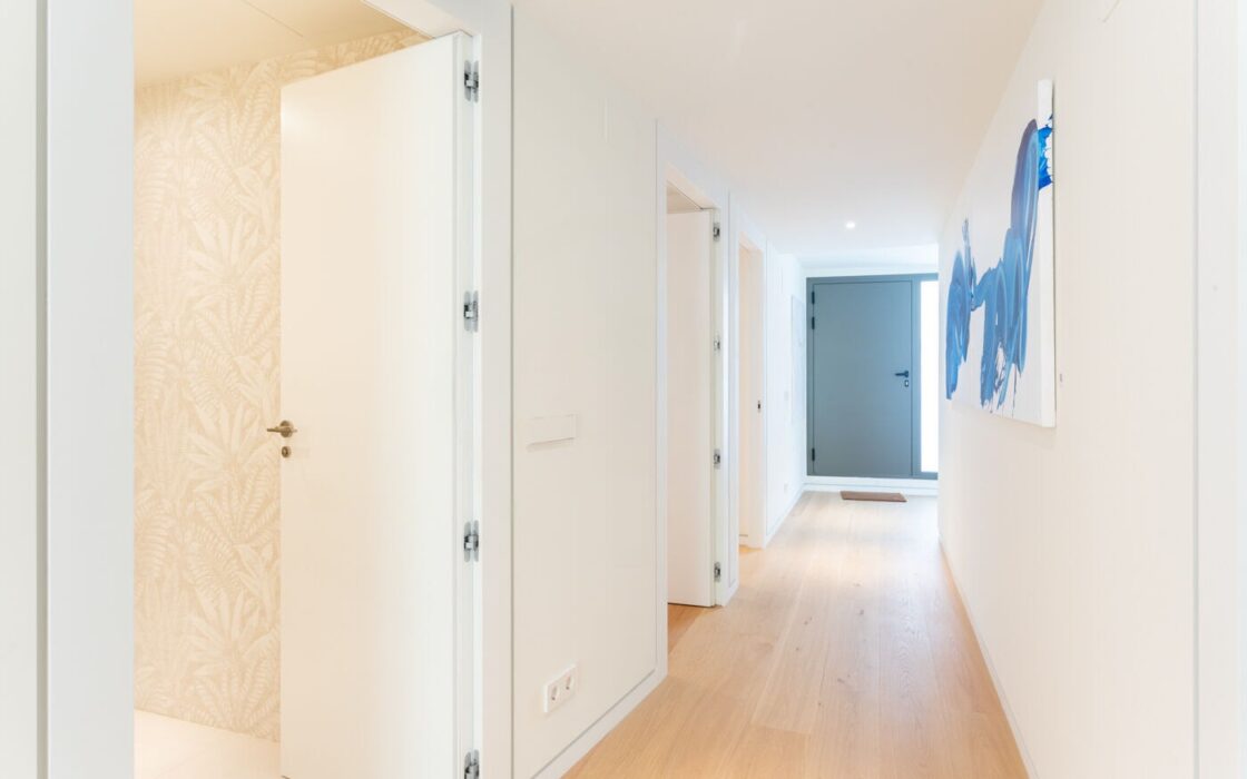 Премиальные апартаменты с террасой в Эшампле Барселона 120 кв.м