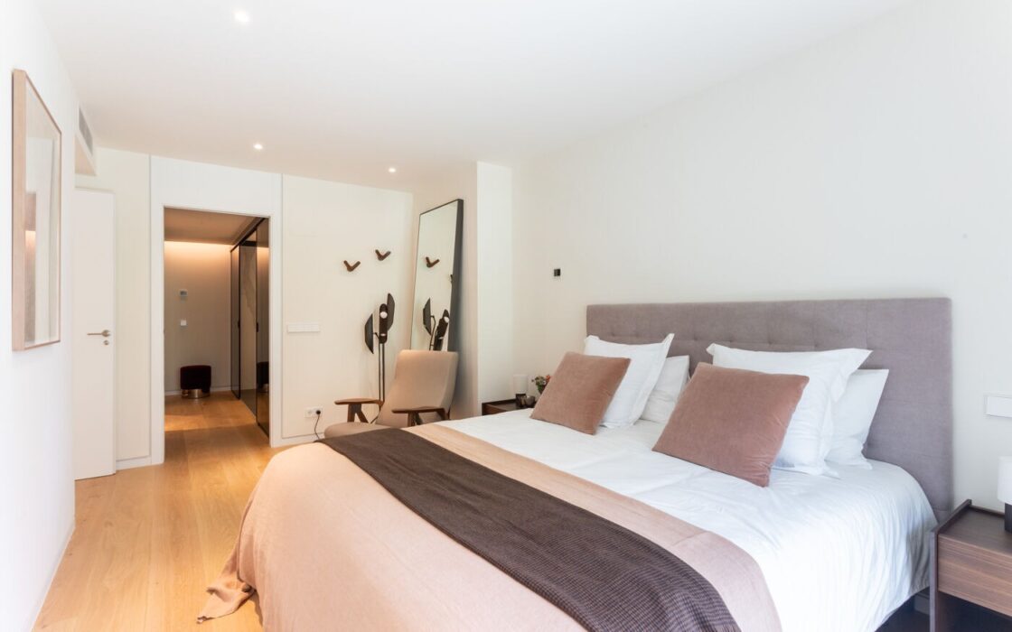 Премиальные апартаменты с террасой в Эшампле Барселона 120 кв.м