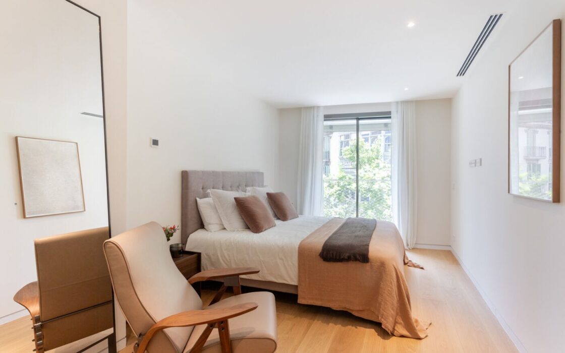 Премиальные апартаменты с террасой в Эшампле Барселона 120 кв.м