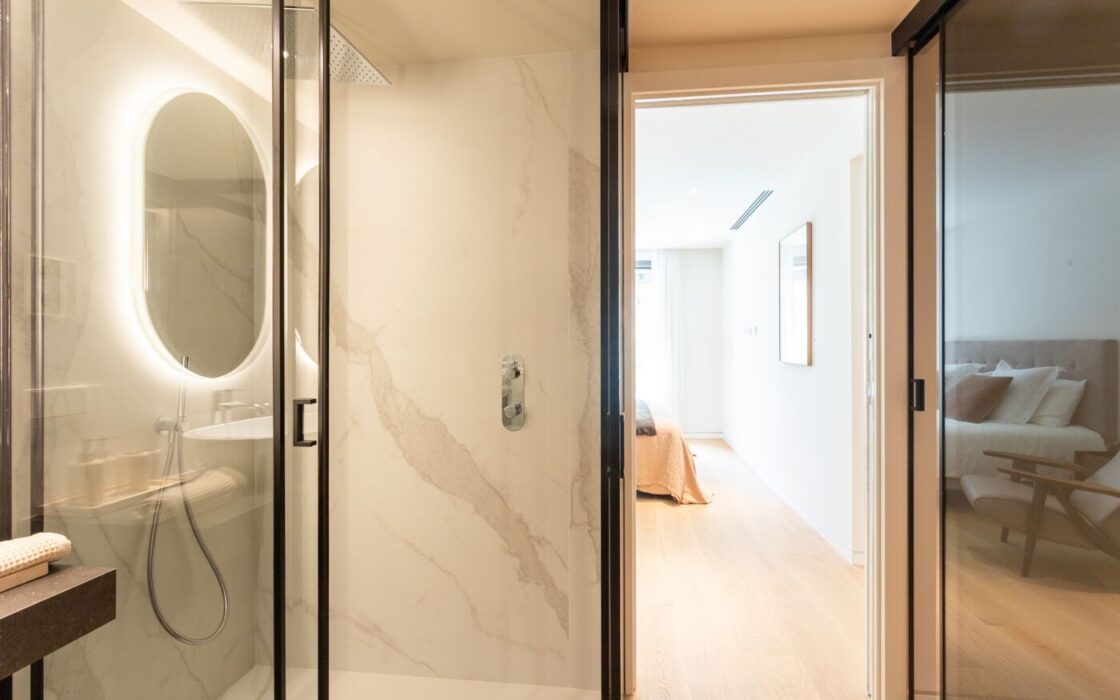 Премиальные апартаменты с террасой в Эшампле Барселона 120 кв.м