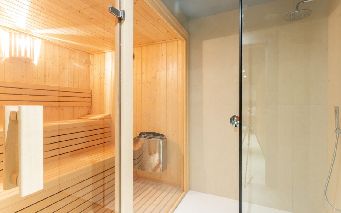 Премиальные апартаменты с террасой в Эшампле Барселона 120 кв.м