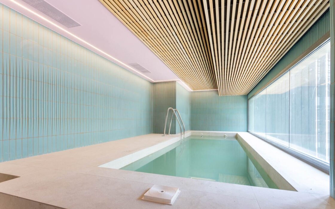 Премиальные апартаменты с террасой в Эшампле Барселона 120 кв.м