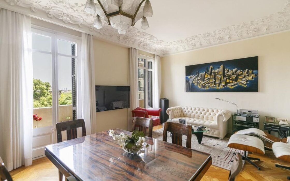 Елегантна квартира в Ешампле з видом на університетські сади