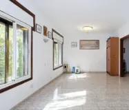 Квартира 177 кв.м под ремонт в историческом здании Барселоны