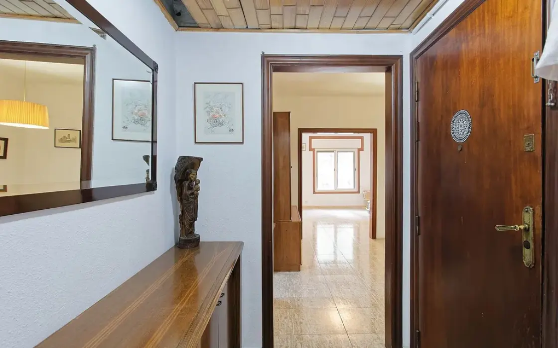 Квартира 177 кв.м под ремонт в историческом здании Барселоны