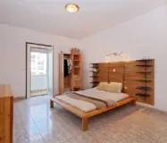 Квартира 177 кв.м под ремонт в историческом здании Барселоны