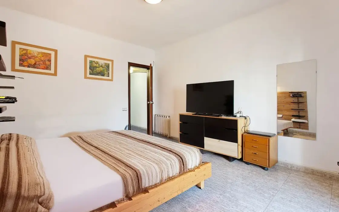 Квартира 177 кв.м под ремонт в историческом здании Барселоны