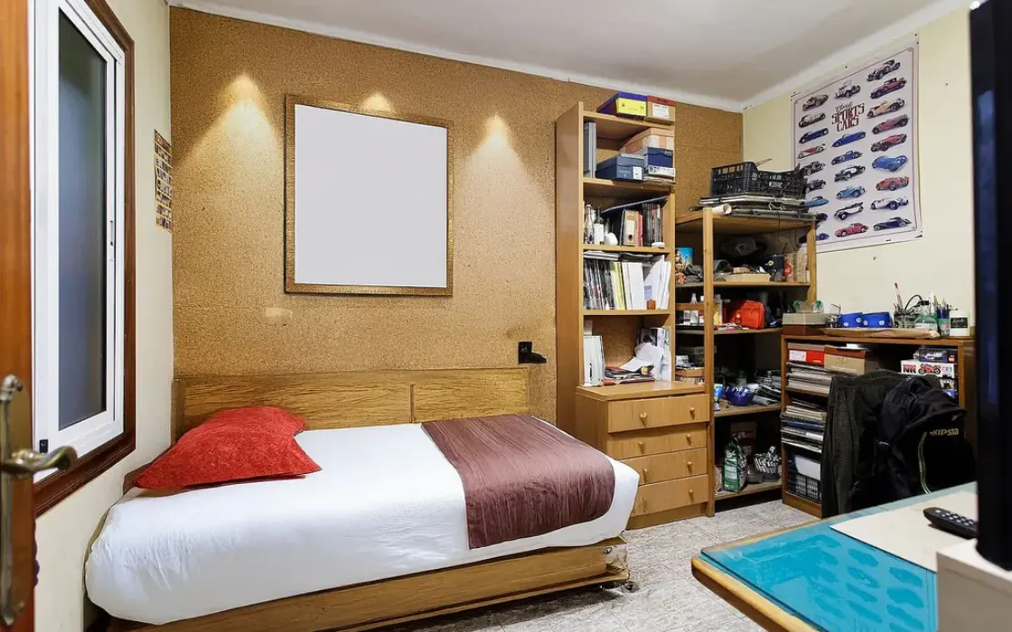 Квартира 177 кв.м под ремонт в историческом здании Барселоны