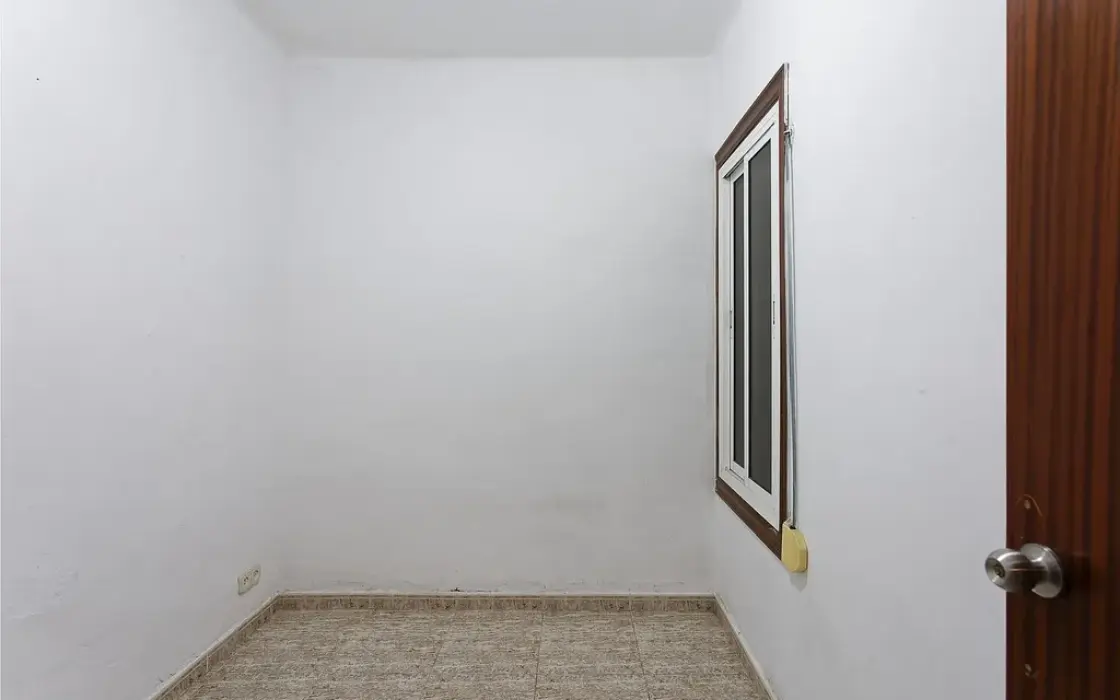 Квартира 177 кв.м под ремонт в историческом здании Барселоны