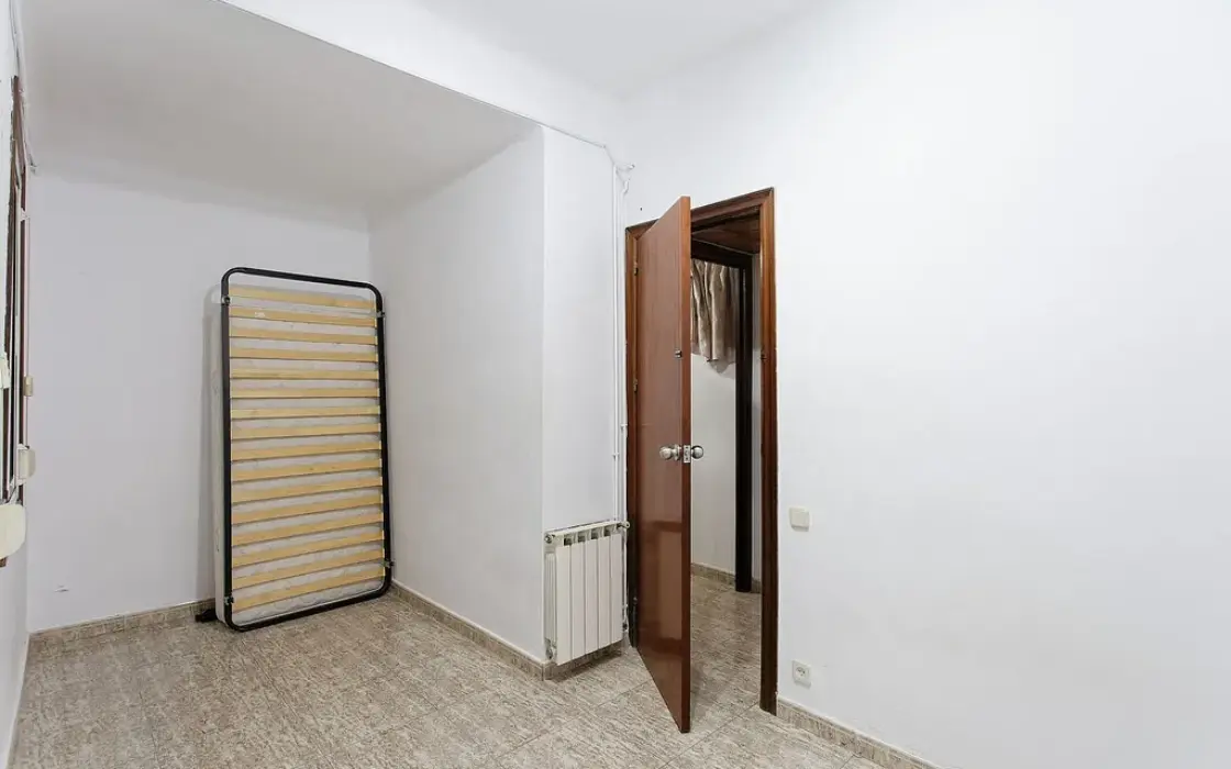 Квартира 177 кв.м под ремонт в историческом здании Барселоны