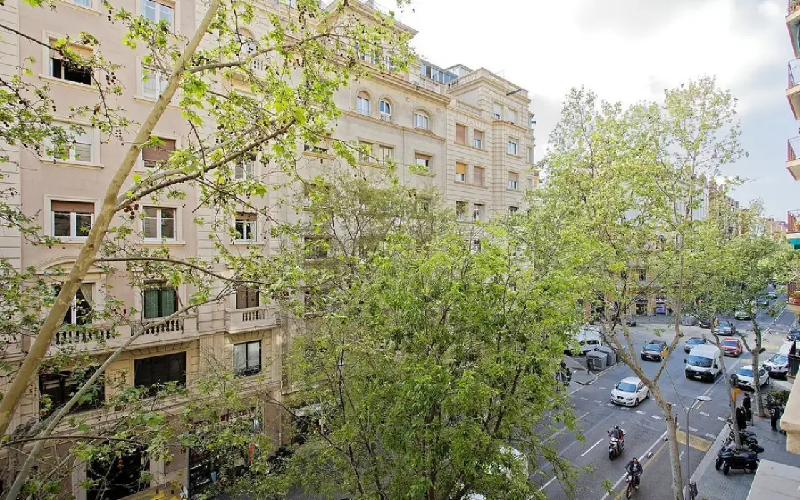 Квартира 177 кв.м под ремонт в историческом здании Барселоны