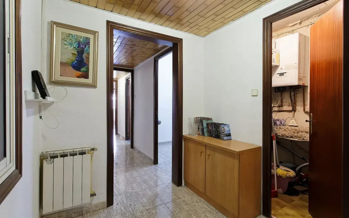 Квартира 177 кв.м под ремонт в историческом здании Барселоны