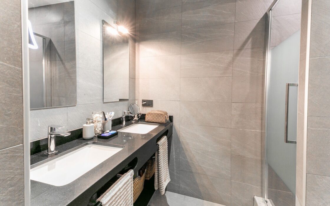 Квартира з терасою 300 кв.м в класичній будівлі Барселони