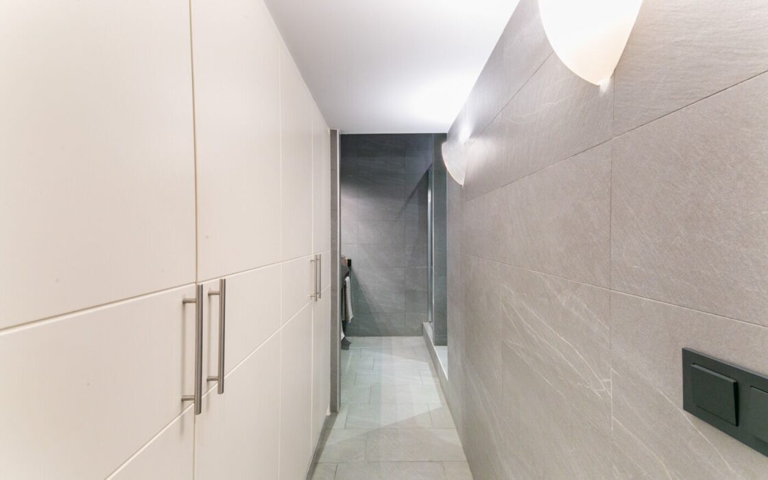 Квартира з терасою 300 кв.м в класичній будівлі Барселони