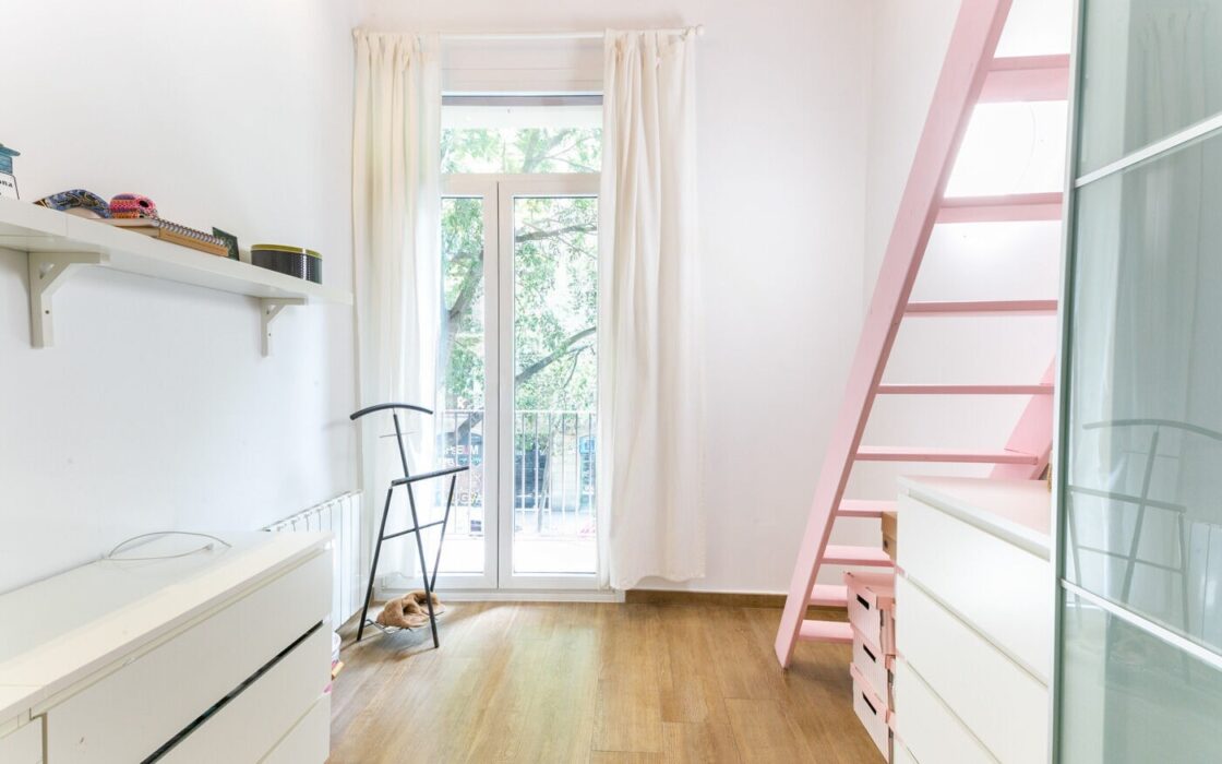 Квартира з терасою 300 кв.м в класичній будівлі Барселони