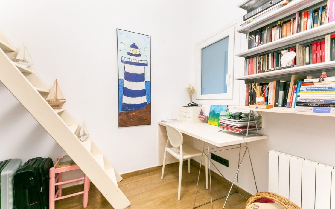 Квартира з терасою 300 кв.м в класичній будівлі Барселони