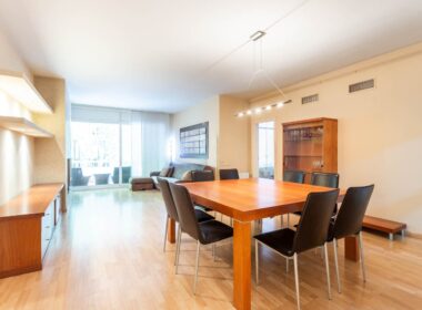 Елегантна квартира з терасою в Барселоні 140 кв.м.