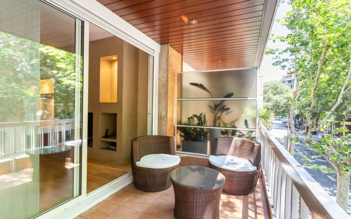 Елегантна квартира з терасою в Барселоні 140 кв.м.