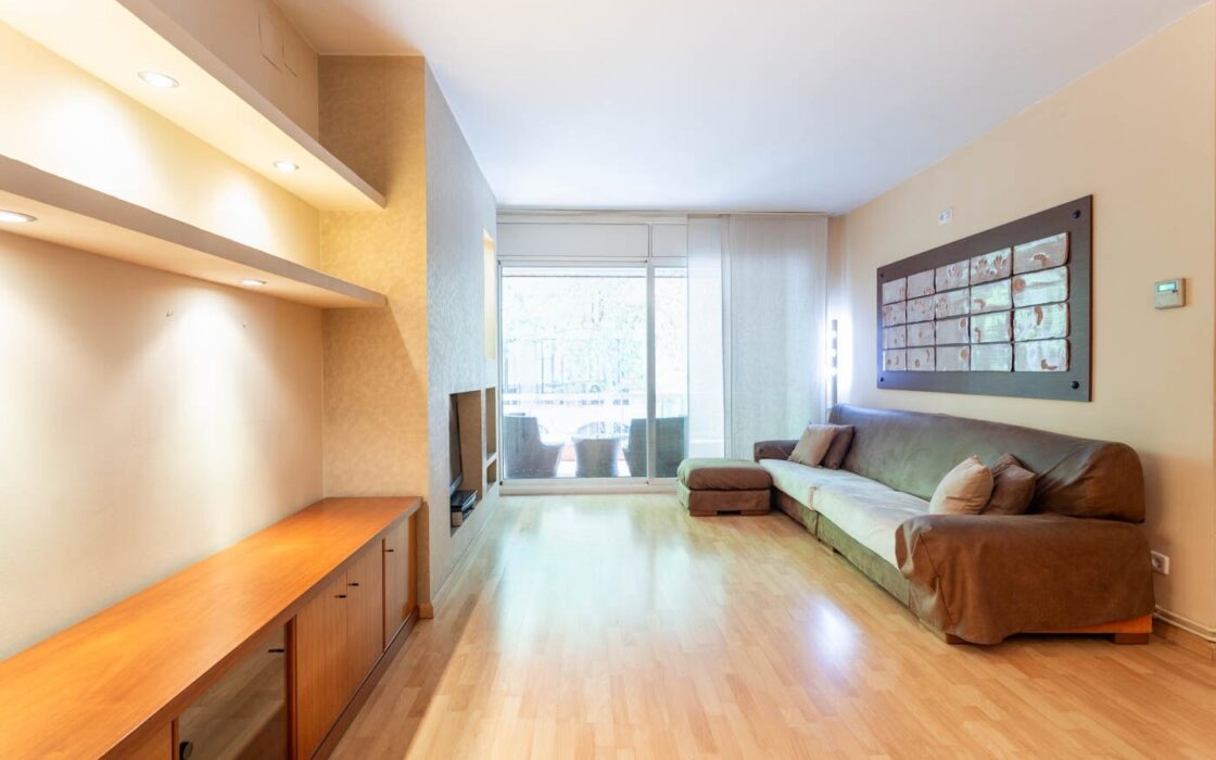 Елегантна квартира з терасою в Барселоні 140 кв.м.