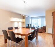 Елегантна квартира з терасою в Барселоні 140 кв.м.