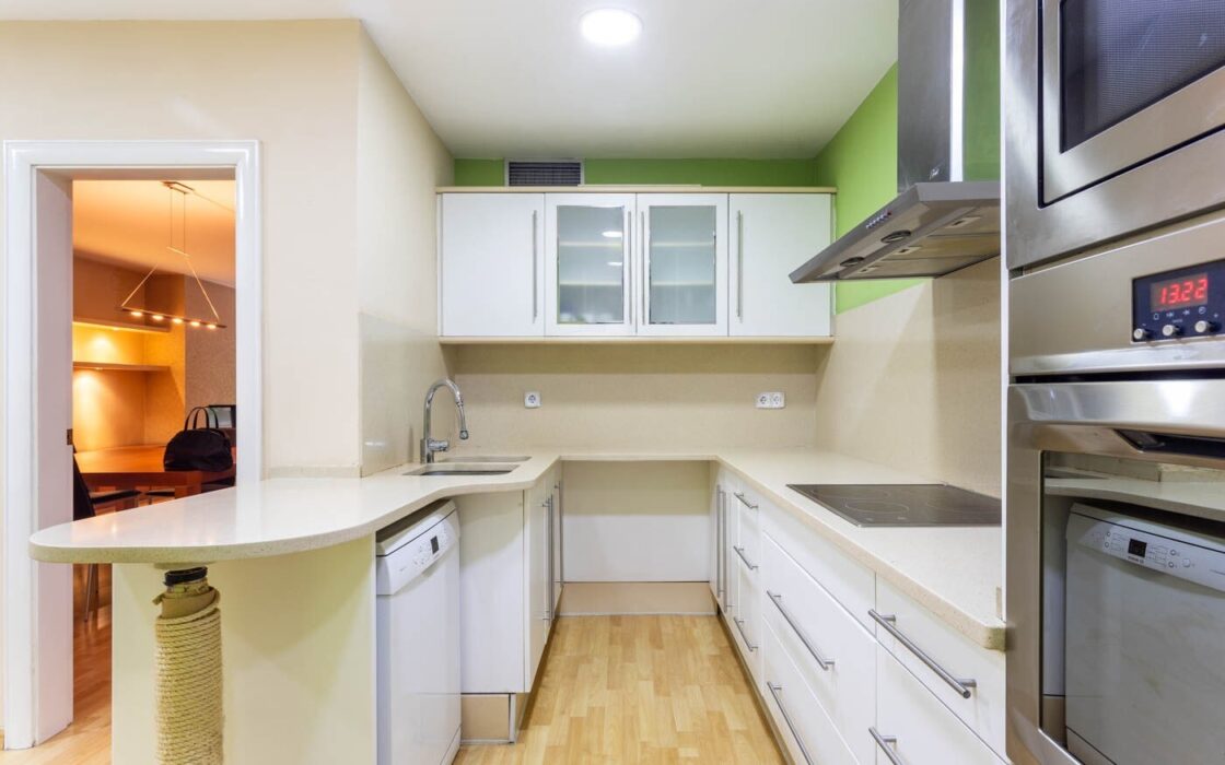 Елегантна квартира з терасою в Барселоні 140 кв.м.