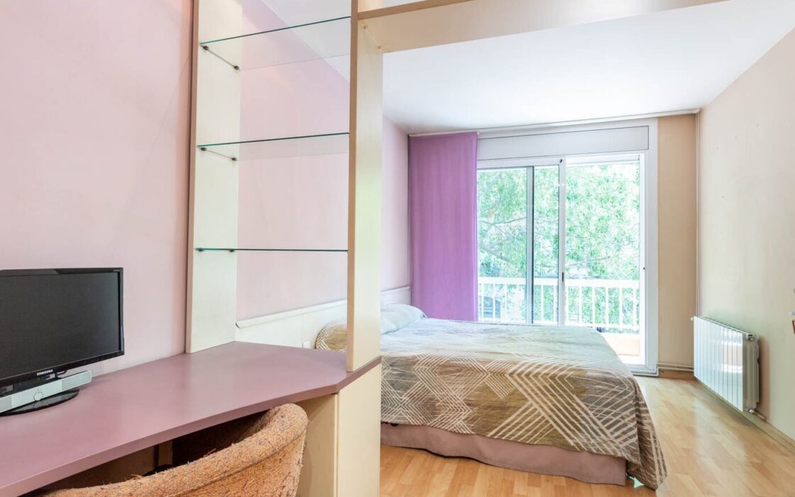 Елегантна квартира з терасою в Барселоні 140 кв.м.