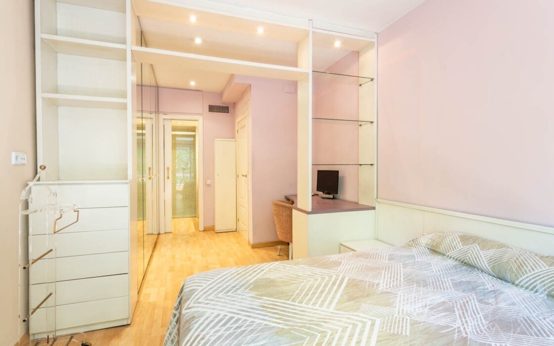 Елегантна квартира з терасою в Барселоні 140 кв.м.