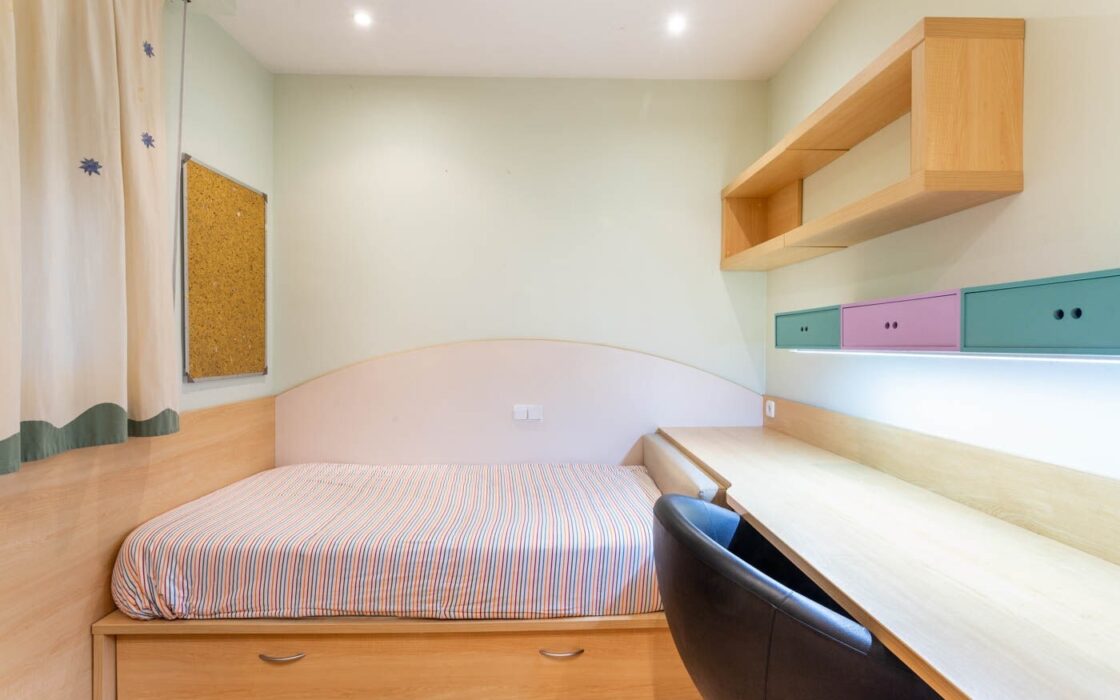 Елегантна квартира з терасою в Барселоні 140 кв.м.