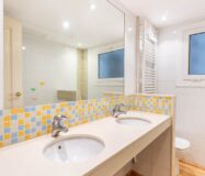 Елегантна квартира з терасою в Барселоні 140 кв.м.