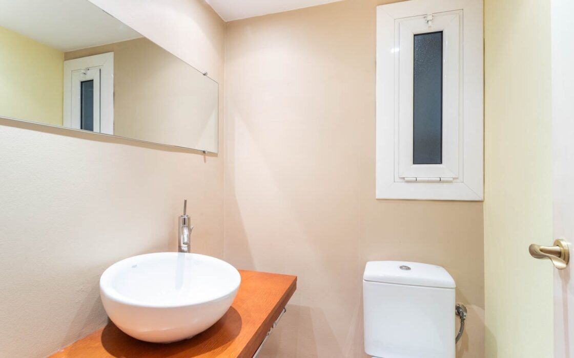 Елегантна квартира з терасою в Барселоні 140 кв.м.