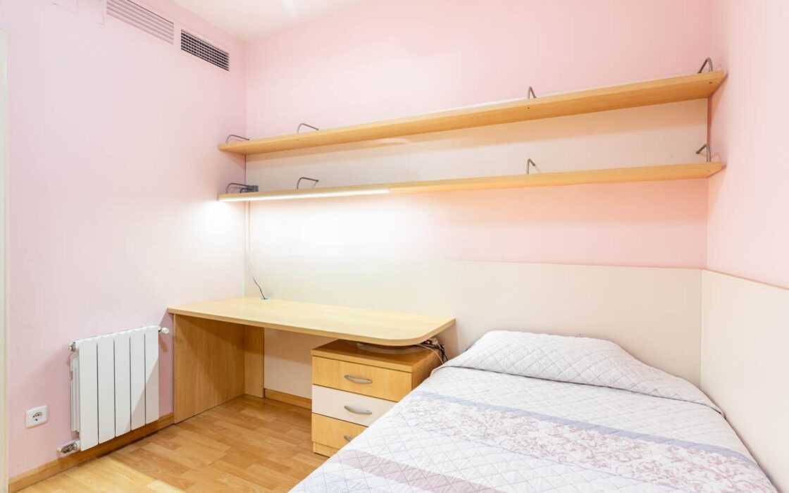 Елегантна квартира з терасою в Барселоні 140 кв.м.