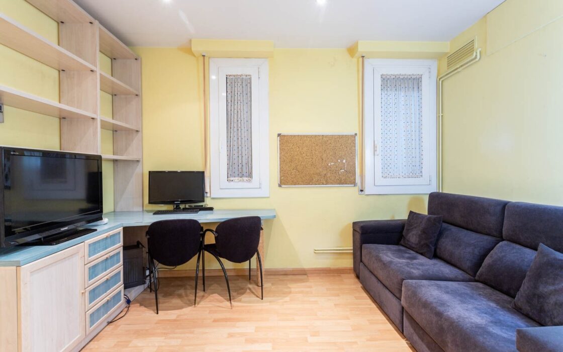 Елегантна квартира з терасою в Барселоні 140 кв.м.