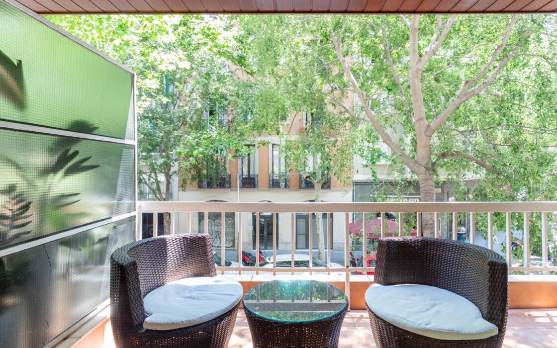 Елегантна квартира з терасою в Барселоні 140 кв.м.