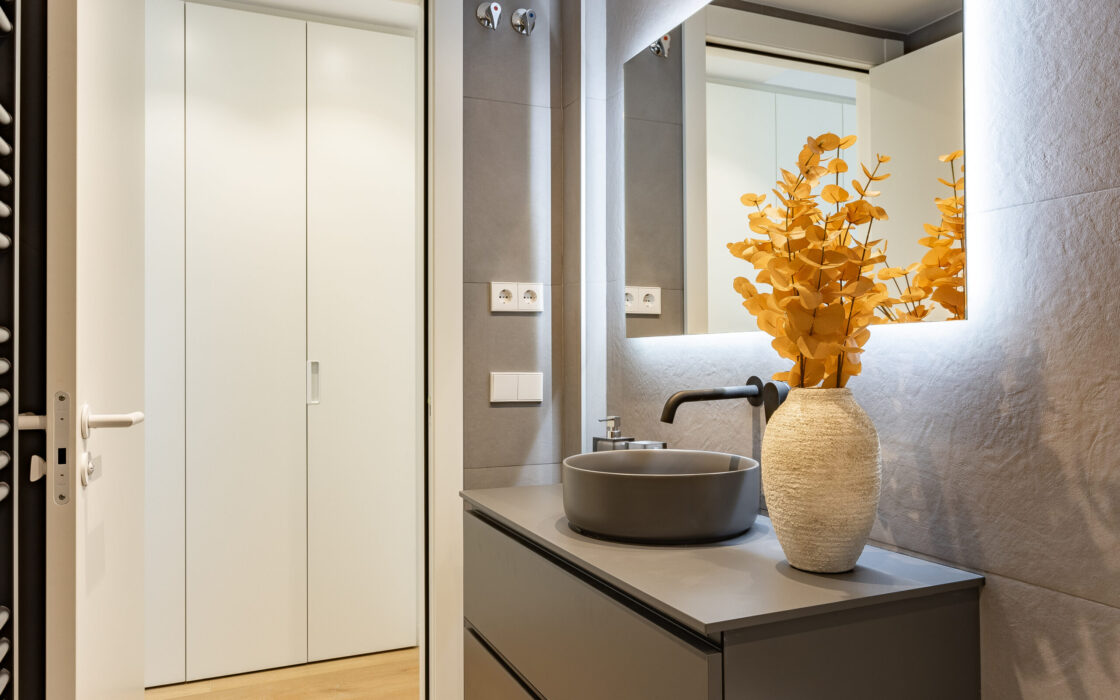 Отреставрированная квартира в центре Барселоны 120 кв.м с террасой