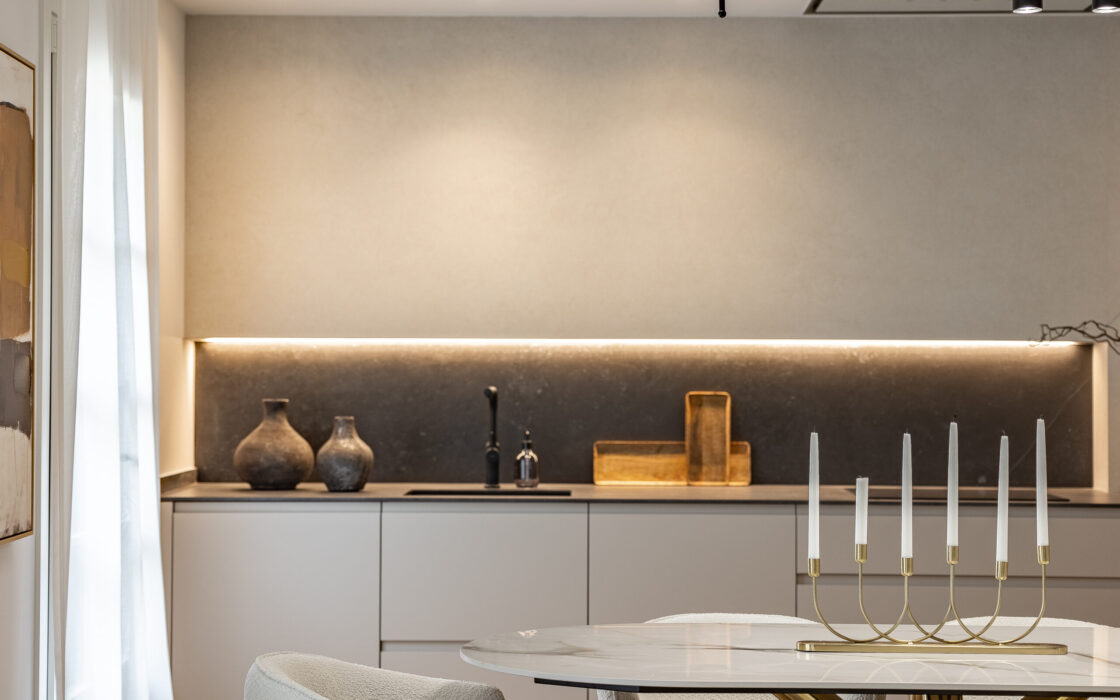 Отреставрированная квартира в центре Барселоны 120 кв.м с террасой