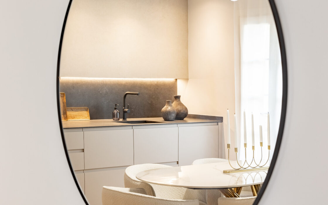 Отреставрированная квартира в центре Барселоны 120 кв.м с террасой