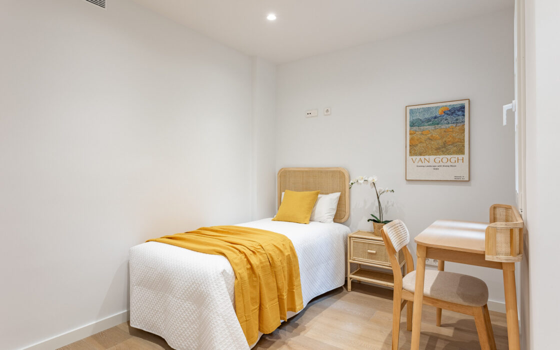 Отреставрированная квартира в центре Барселоны 120 кв.м с террасой