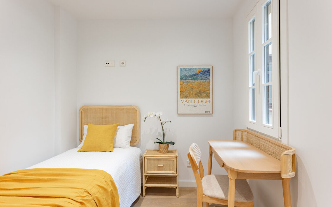 Отреставрированная квартира в центре Барселоны 120 кв.м с террасой