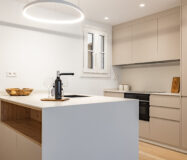 Отреставрированная квартира в центре Барселоны 120 кв.м с террасой