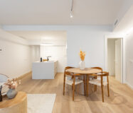 Отреставрированная квартира в центре Барселоны 120 кв.м с террасой