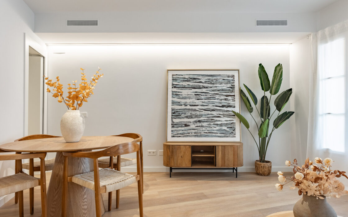 Отреставрированная квартира в центре Барселоны 120 кв.м с террасой