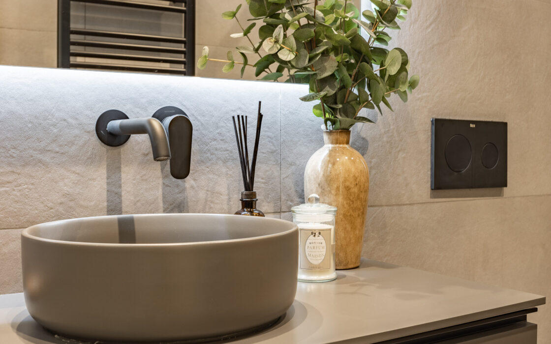 Отреставрированная квартира в центре Барселоны 120 кв.м с террасой