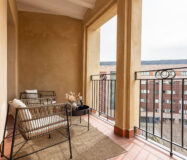 Отреставрированная квартира в центре Барселоны 120 кв.м с террасой