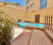 Отреставрированная квартира в центре Барселоны 120 кв.м с террасой