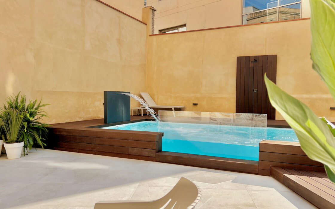 Отреставрированная квартира в центре Барселоны 120 кв.м с террасой