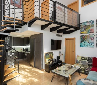 Дуплекс с террасой в спокойном районе Лес-Кортс, Барселона 82 кв.м